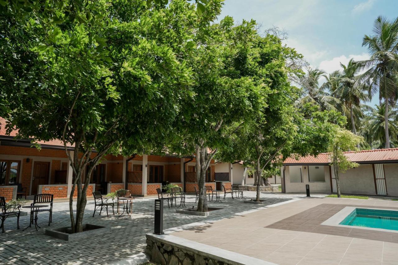 Malala Retreat Hotel Hambantota Exterior foto